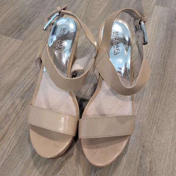 Michael Kors Tan Women's Sandals - Picture 1 of 6